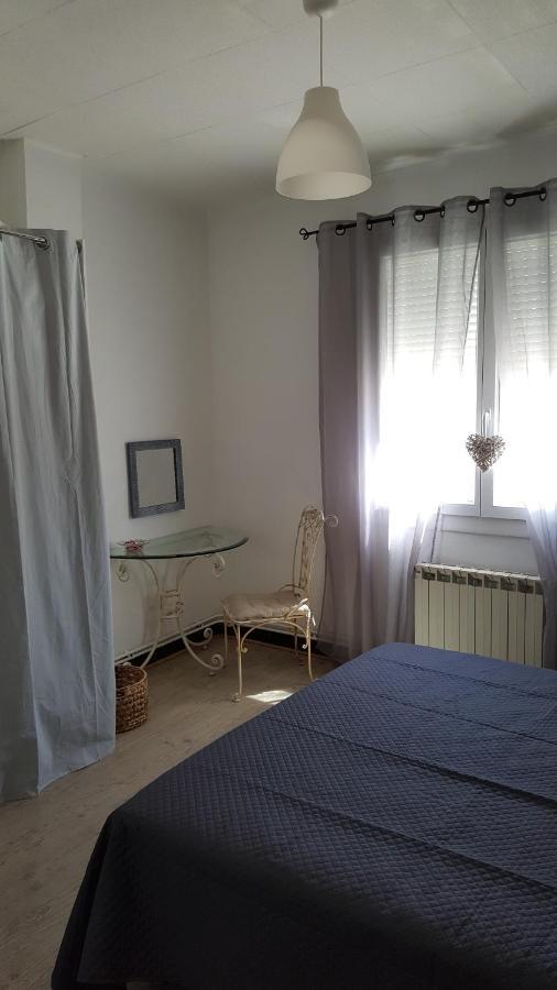 Appartement Avec Terrasse Quartier Montplaisir Arles Eksteriør bilde